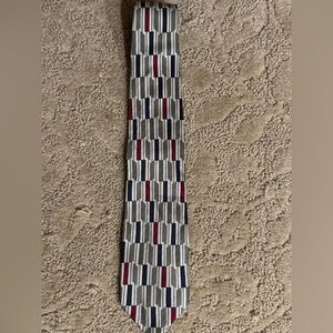 Vintage Geometric Patterned Tie in Gray, Red, and Blue